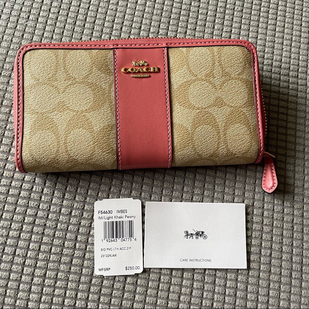 COACH WOMEN  ACCORDION ZIP WALLET IN SIGNATURE CANVAS